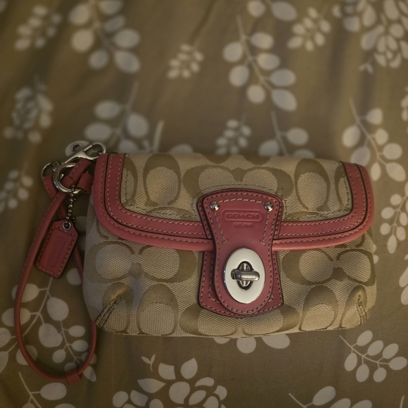 Coach Beige and Salmon Pink Signature Clutch Wristlet EUC - Picture 2 of 11